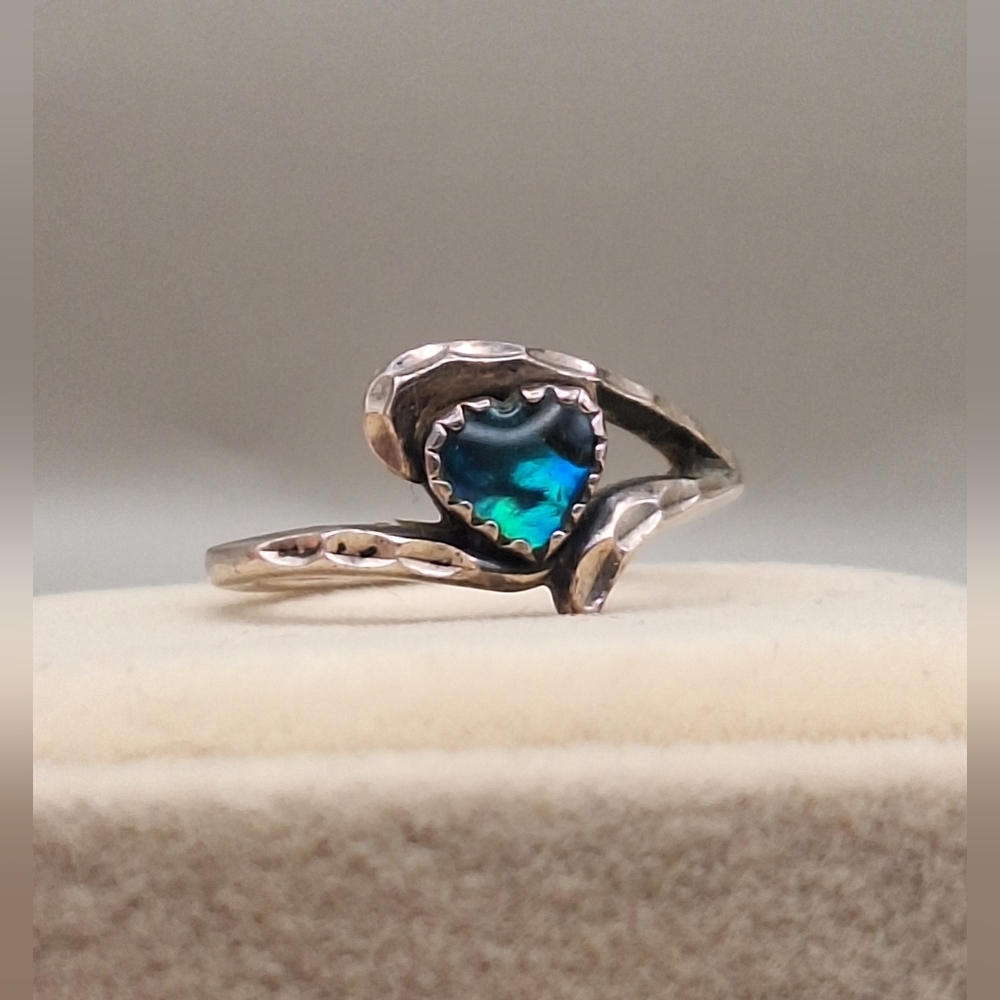 WM Co. Sterling Silver Heart-Shaped Abalone Ring – Size 5